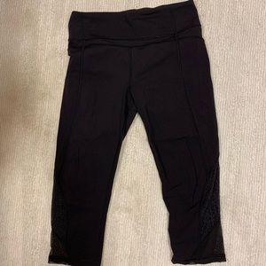 Lululemon black crops size 8